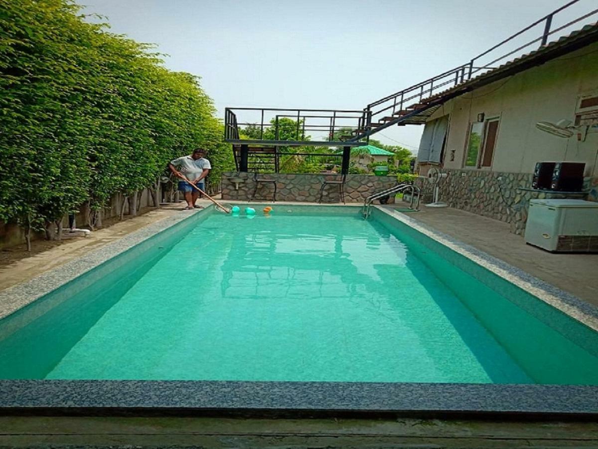 Ad Country Villa Noida Exteriör bild